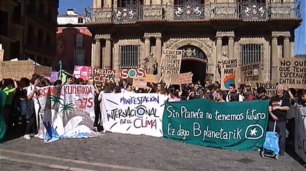 Concentración en Iruñea con motivo de la jornada de huelga mundial contra el cambio climático. 