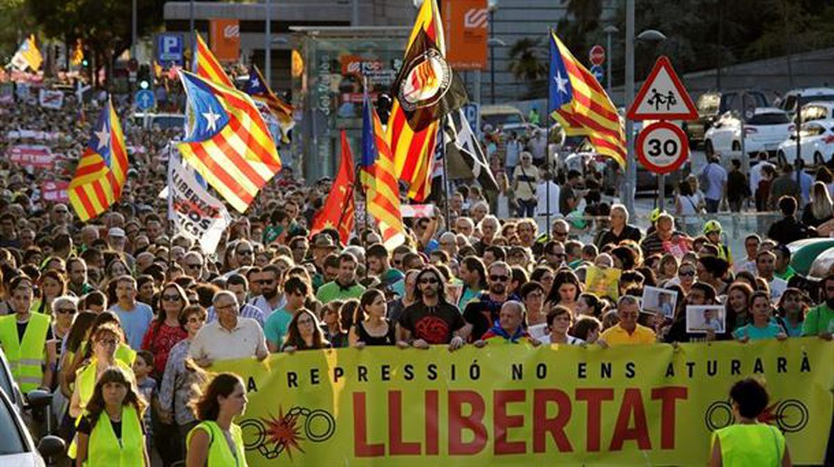 Espetxeratutako CDRko kideen askatasuna aldarrikatzeko manifestazioa Sabadellen.