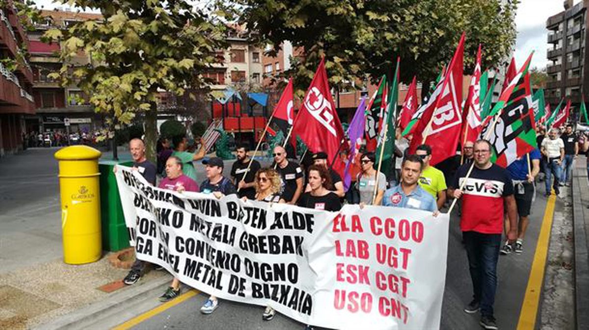 Manifestación de los trabajadores del sector del metal de Bizkaia en Amorebieta-Etxano