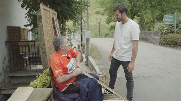 Saskigileen ofizioa ezagutu du Arguiñanok Iñaki Agirrezabalarekin, Matxinbenta auzoan