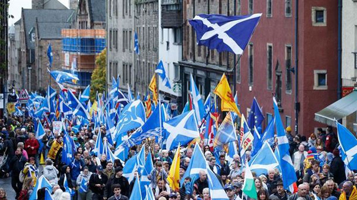 Manifestación en Edimburgo, en 2019. Foto de archivo de EFE.
