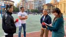 Dani Álvarez y Maider Martín en el Instituto Unamuno junto al director Iñaki Orbe y Beñat Erezuma, profesor