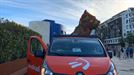 La unidad móvil de Radio Euskadi con Puppy al fondo