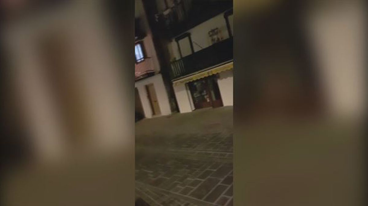 Los hechos ocurrieron en la calle Santiago. Foto obtenida de un vídeo de EiTB. 