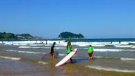 Alfonso Biescas pionero del surf en la playa de Zarautz