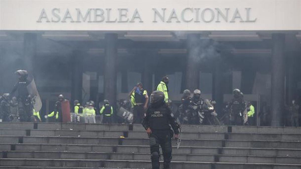 Asamblea Nacional de Ecuador, en Quito, ocupada por manifestantes. Foto: Efe