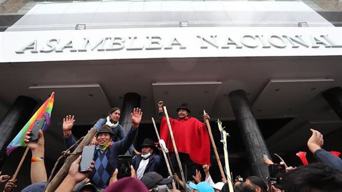 Asamblea Nacional de Ecuador, en Quito, ocupada por manifestantes. Foto: Efe