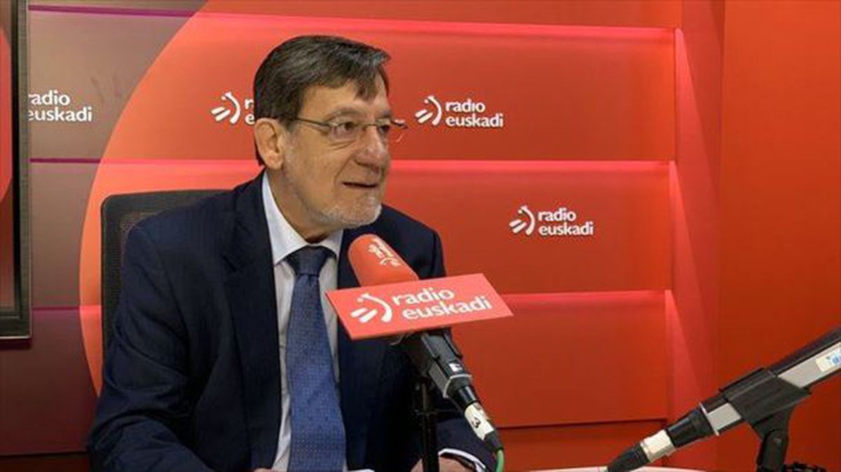 Juan Luis Ibarra, elkarrizketan. Argazkia: Radio Euskadi.