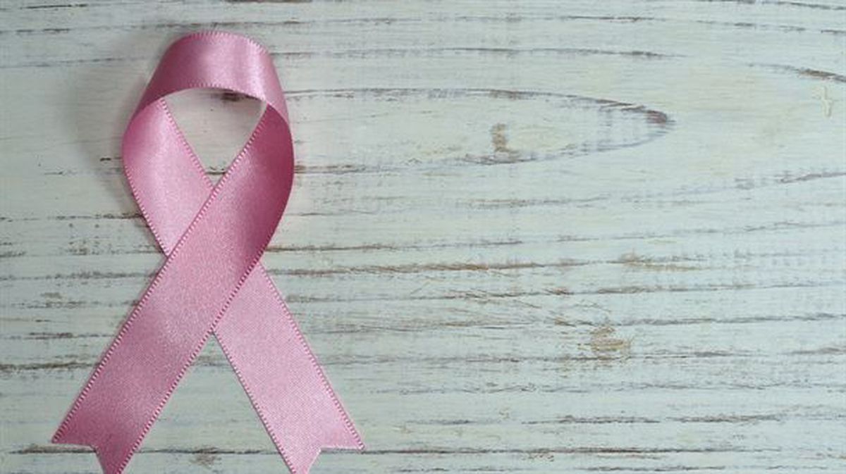 Lazo rosa, símbolo internacional sobre la concienciación del cáncer de mama