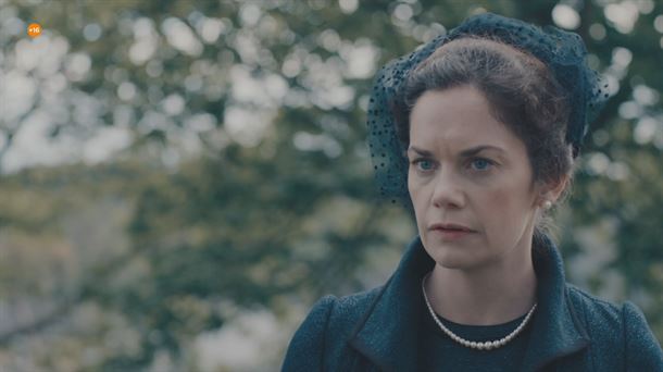 La actriz Ruth Wilson en un fotograma de la miniserie 'Mrs. Wilson'