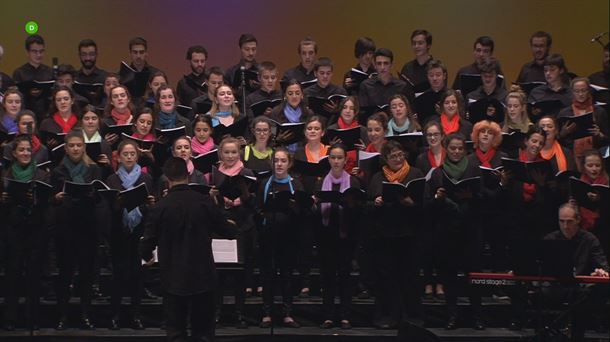 El coro Euskeria de la Sociedad Coral de Bilbao y la coral Gaudeamus de Gernika