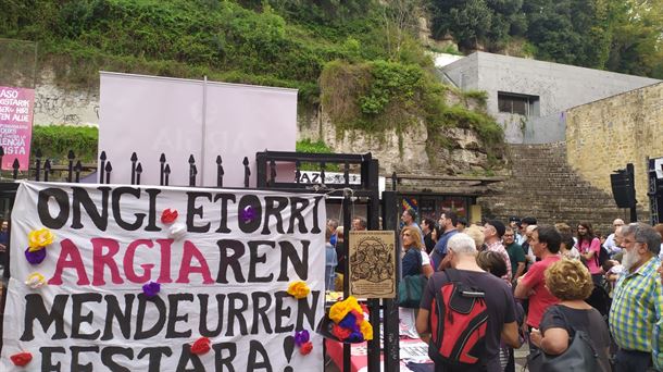 'Txikitik eragiten' Argiako komunitate osoa, Donostiako Trinitate plazan