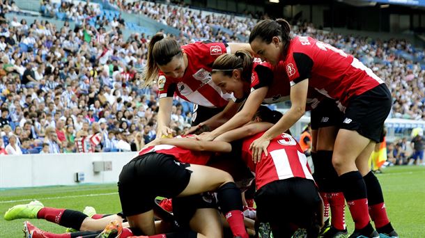 Las jugadoras del Athletic celebrando el gol del inicio. Foto: EFE