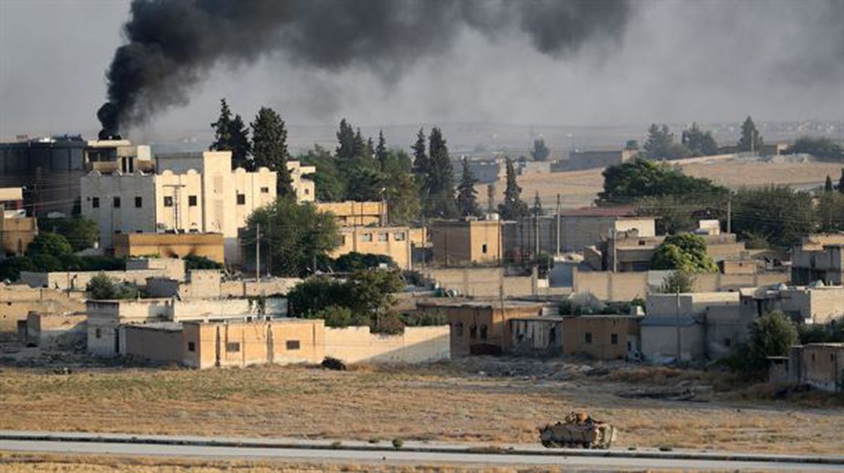 Tal Abyad (Siria), bombardeada por Turquía. Foto: EFE