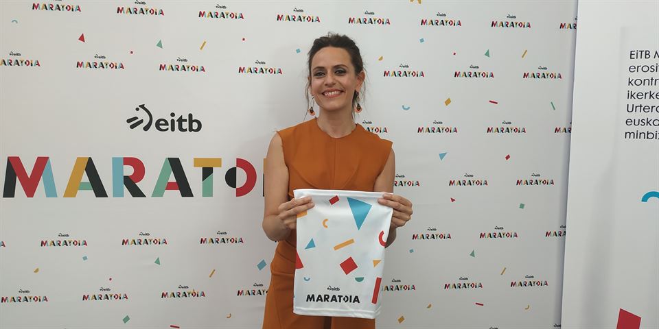 Itziar Ituño EiTB Maratoiko buffarekin (Argazkia: EITB)