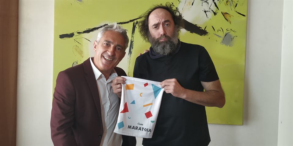Jon Sistiaga eta Mikel Urmeneta EiTB Maratoiko buffarekin (Argazkia: EITB)
