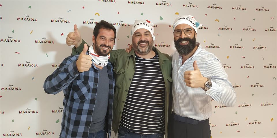 Joseba Arguiñano, Ander Gonzalez eta Javi Sierra EiTB Maratoiko buffarekin (Argazkia: EITB)