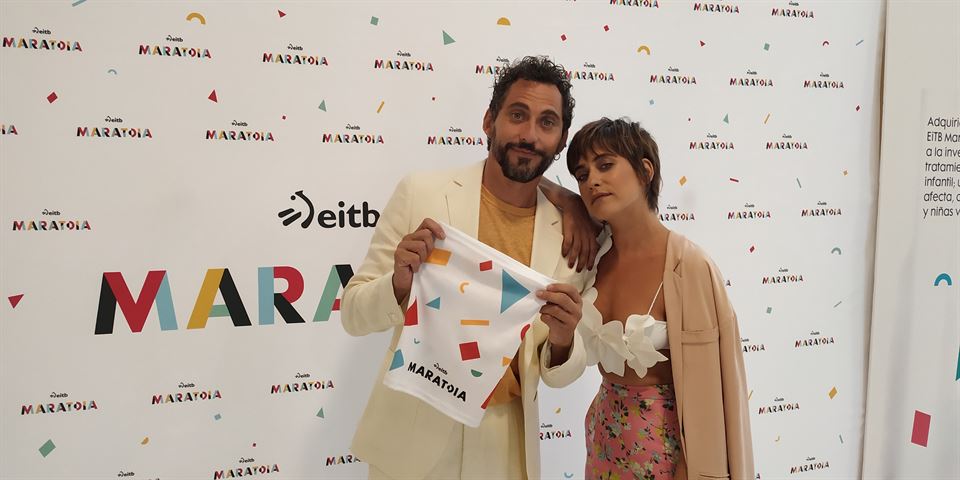 Paco León eta María León EiTB Maratoiko buffarekin (Argazkia: EITB)