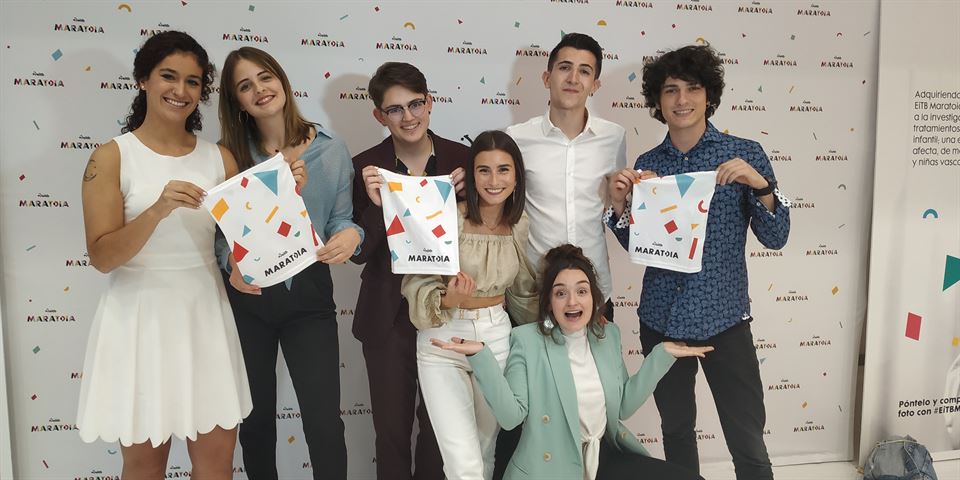 Go!azeneko aktoreak EiTB Maratoiko buffarekin (Argazkia: EITB) 