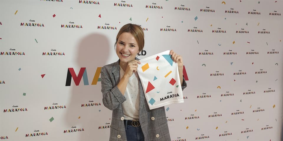 Aitziber Garmendia EiTB Maratoiko buffarekin (Argazkia: EITB)