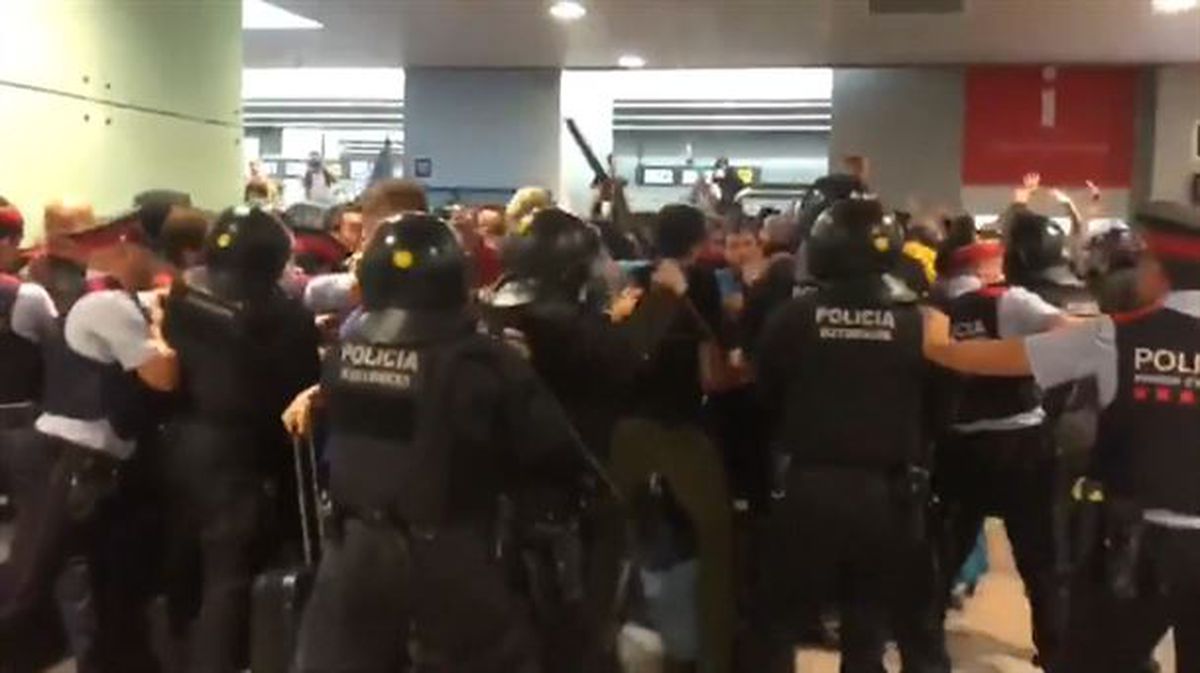 Protestas en el aeropuerto Josep Tarradellas el Prat / EFE