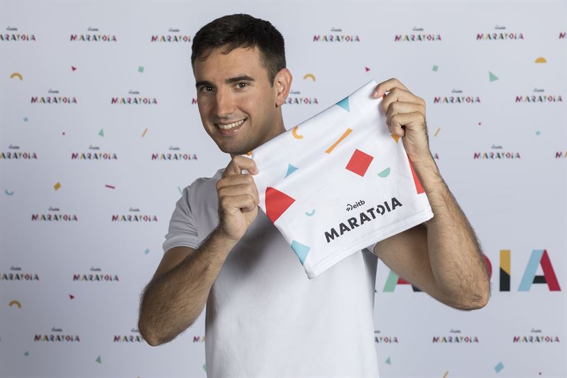 Urrutikoetxea EiTB Maratoiko buffarekin (Argazkia: EITB)