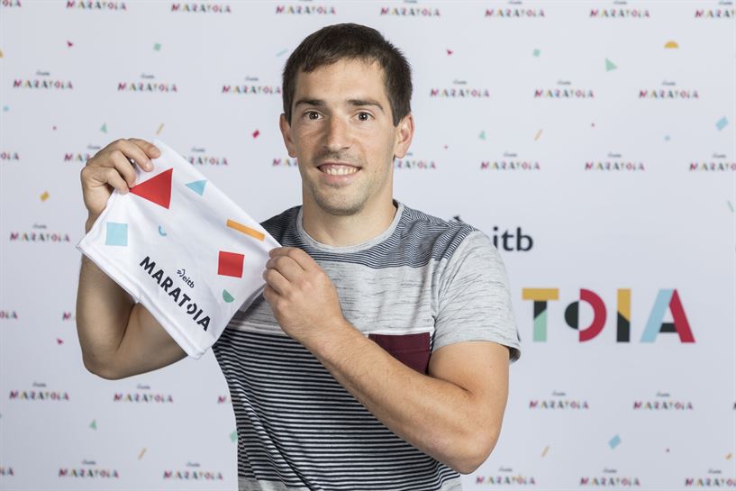 Mendizabal III EiTB Maratoiko buffarekin (Argazkia: EITB)