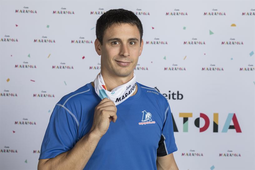 Retegi Bi EiTB Maratoiko buffarekin (Argazkia: EITB)