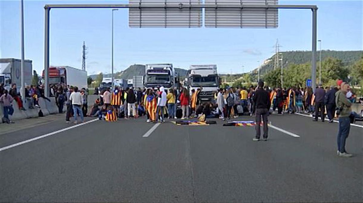 Carretera cortada en Cataluña. Foto: EiTB