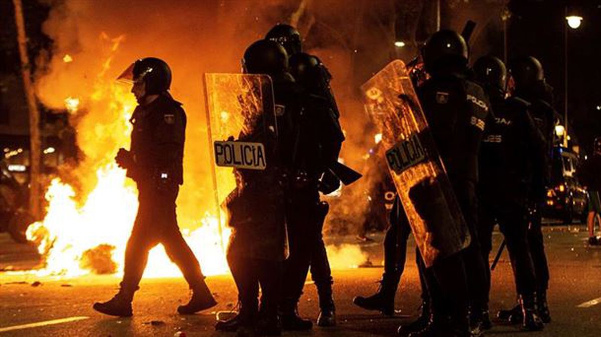 Incidentes durante los disturbios en el centro de Barcelona. Foto: EFE