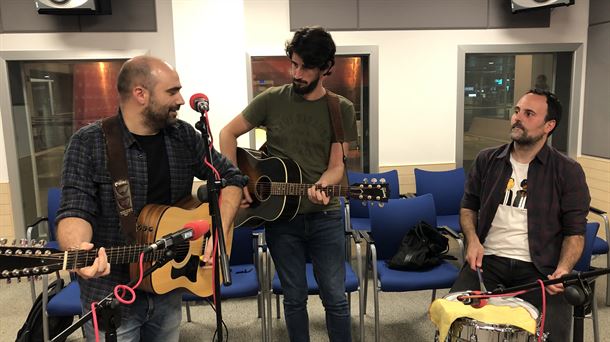 Iker Martínez (dcha.) junto a Iñigo Ugarte (centro) y Jimmy Irizar. 