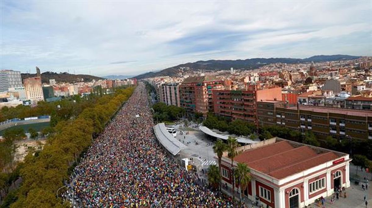 Manifestación por la libertad en Barcelona, coincidiendo con la huelga general 18-O. Foto: EFE