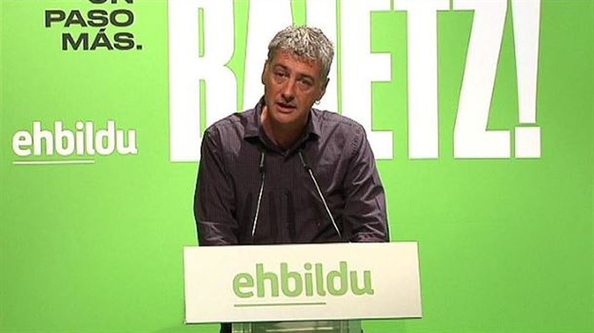 El candidato de EH Bildu, Oskar Matute. Image  obtenida de un vídeo de EiTB.
