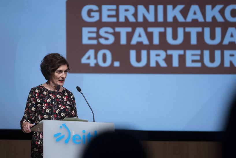 EiTB presenta el documental '40 taupada, herri bat'.