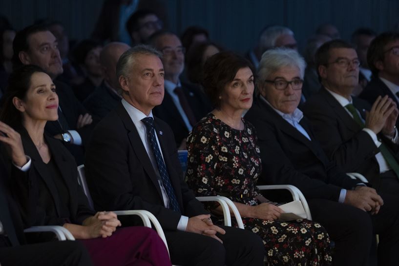 EiTB presenta el documental '40 taupada, herri bat'.