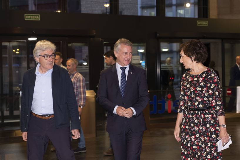 EiTB presenta el documental '40 taupada, herri bat'.