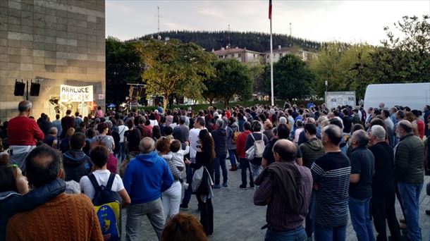 Araluce konpainiako beharginek manifestazioa egin dute Igorren.