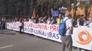 Miles de personas se manifiestan contra el proceso de Cataluña