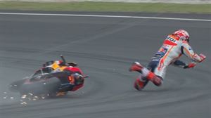 Márquez da el susto tras sufrir una caída en Malasia