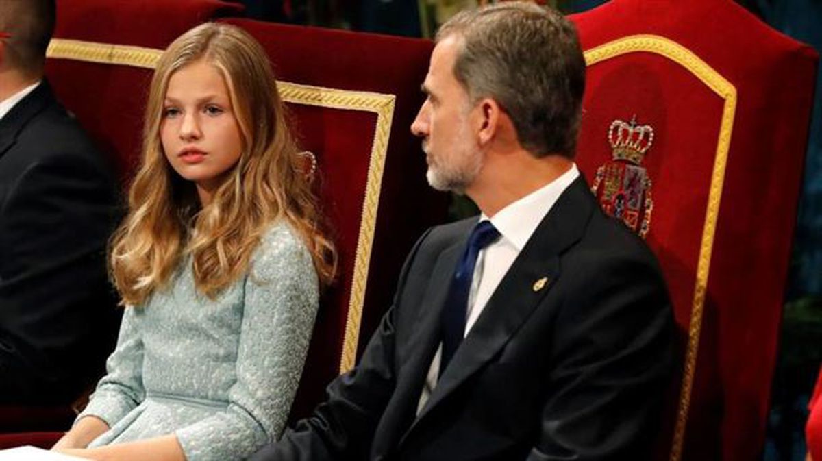 Leonor y el rey Felipe VI. en su último acto en Oviedo.