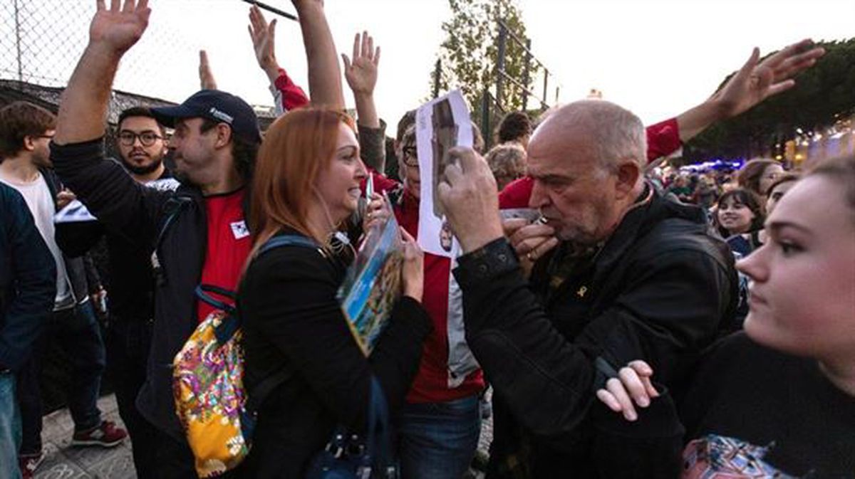 Erregearen kontrako manifestazioa Bartzelonan. Argazkia: EFE.