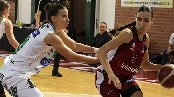 Belén Arrojo, frente al Quesos El Pastor