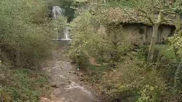 CASCADA AGUAQUE. ANTOÑANA. RIO SABANDO. MOLINO OTEO.