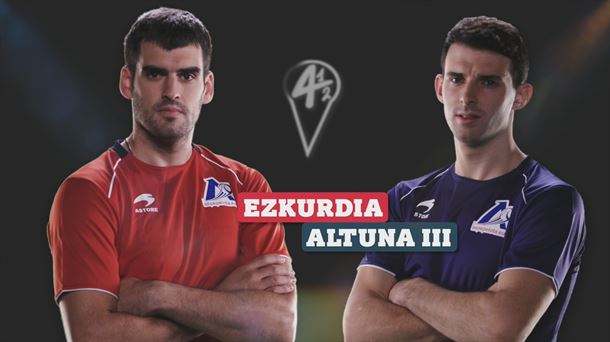 Los pelotaris Joseba Ezkurdia y Jokin Altuna frente a frente
