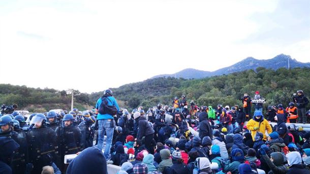 Ehunka lagun, Tsunami Democratic mugimenduak deituta, Junquera eta Pertus artean