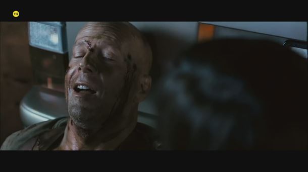 Bruce Willis John McClane inspektorea hezurmamitzen 'La Jungla 4.0' filmaren fotograma batean