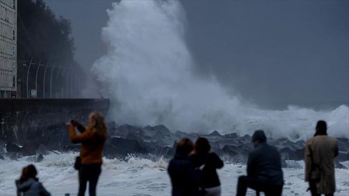 Fuerte oleaje en San Sebastián.