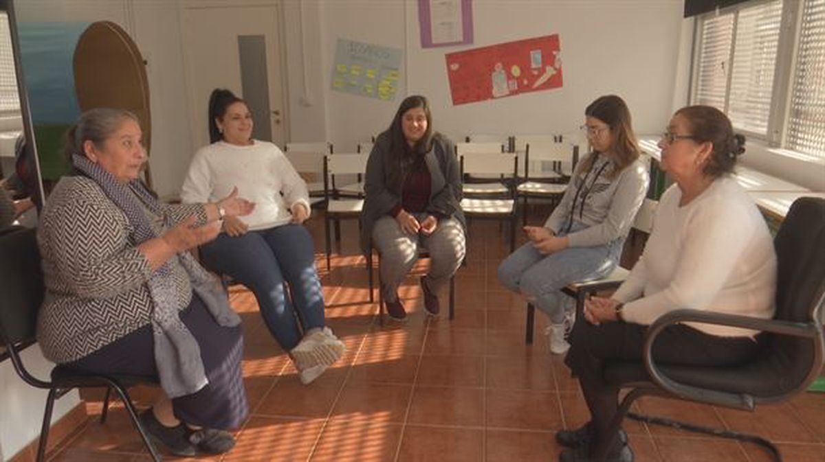 Mujeres gitanas de la asociación AMUGE