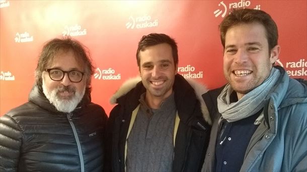 Rafa Aguilera, Miguel Flaño e Iñaki Muñoz en la tertulia rojilla Si Nos Confiamos de Radio Euskadi. 