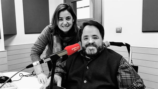 Iñaki Urdangarin y Agurtzane Estrada visitan el estudio de Vivir para Ver de Radio Euskadi